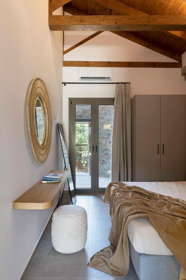 Lichnos Luxury Suites Sourpi 외부 사진