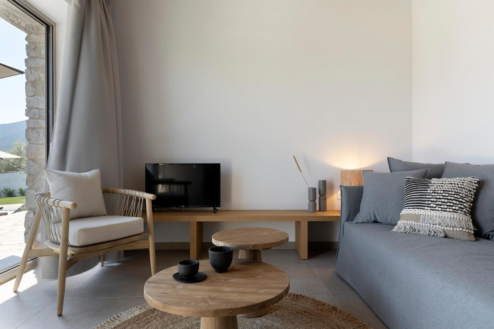 Lichnos Luxury Suites Sourpi 외부 사진