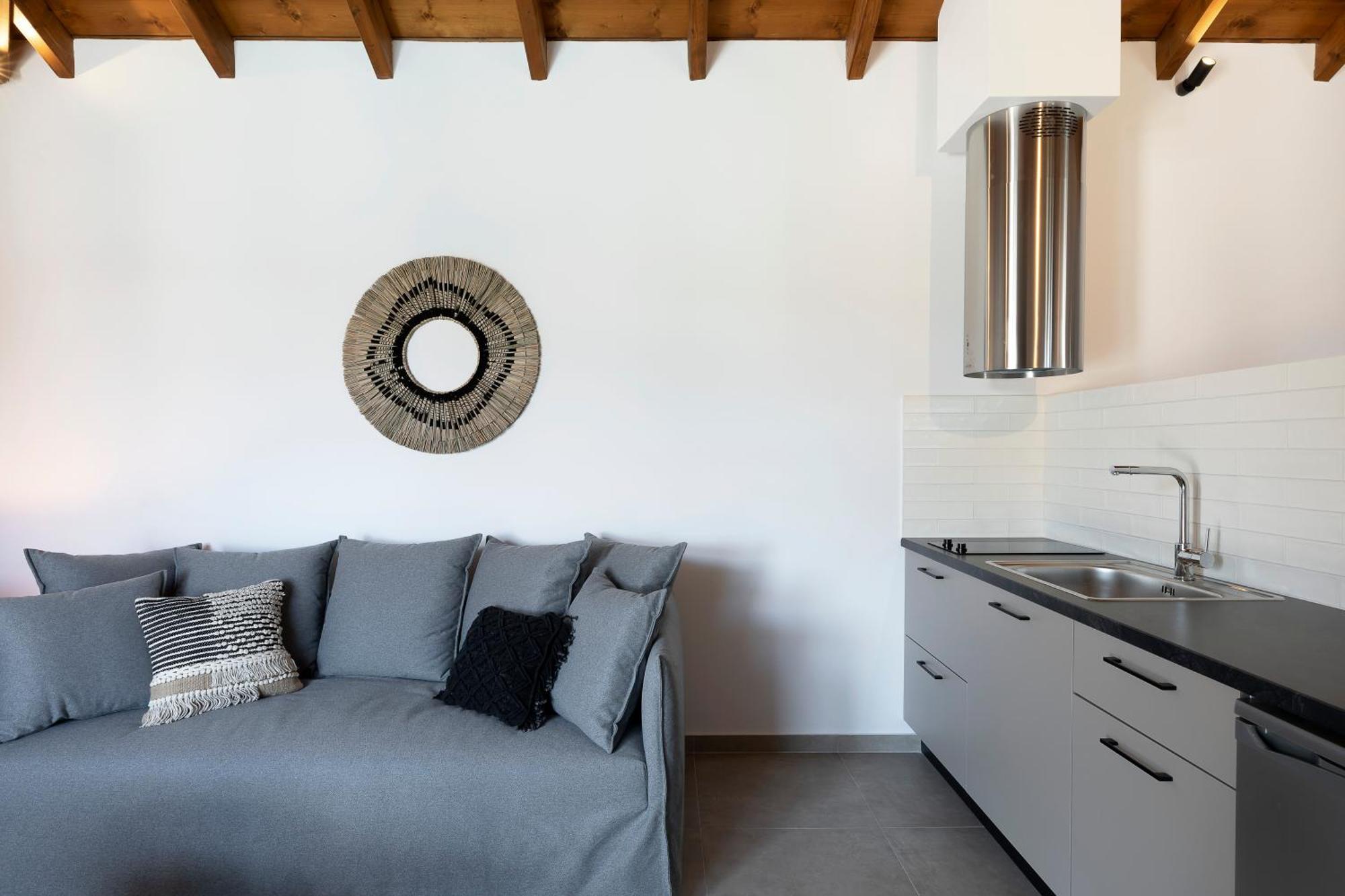 Lichnos Luxury Suites Sourpi 외부 사진