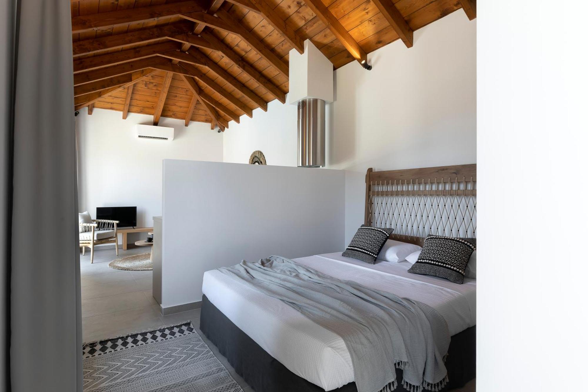 Lichnos Luxury Suites Sourpi 외부 사진